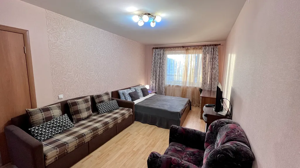 Уютная квартира с красивым видом на озеро с лоджии,недалеко от центра