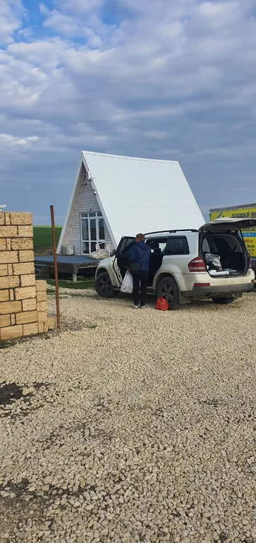 Тpеугольный дом A-frаmе с видом на море