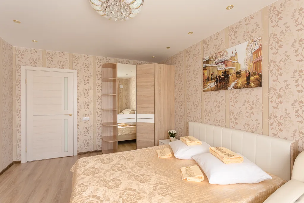 Уютные люкс апартаменты Каролина в новом доме в теплых тонах