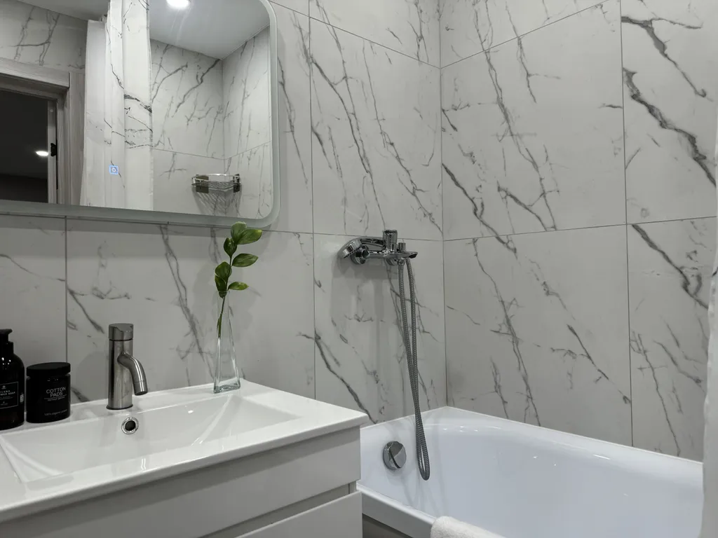 Двухкомнатная квартира с кондиционером рядом ГосЦирк и парк им.Гафури