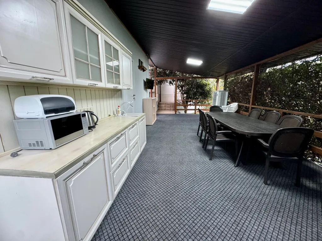 Дом с бассейном и баней у моря