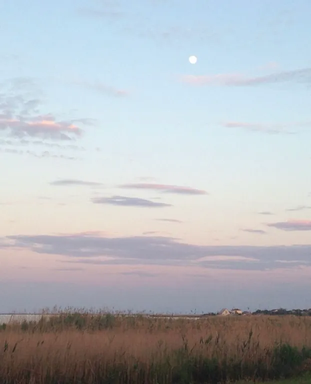 Уютный домик у озера