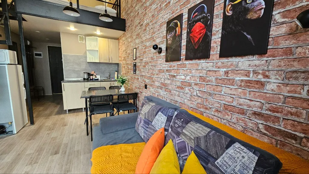 Квартира Двухуровневая студия недалеко от ЖД и автовокзала — аренда посуточно в Астрахань