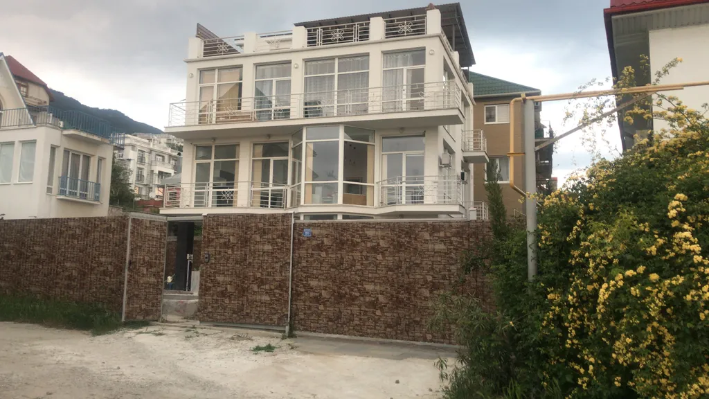 Новый дизайнерский европейский дом недалеко от моря, у Ялта интурист