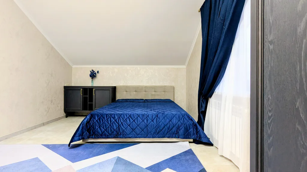 Дом с бассейном, сауной и бильярдом