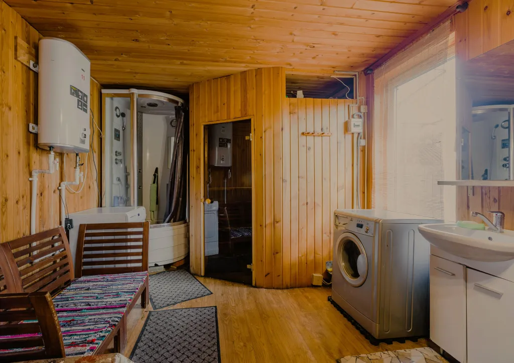 Коттедж с бильярдом и панорамной закрытой террасой