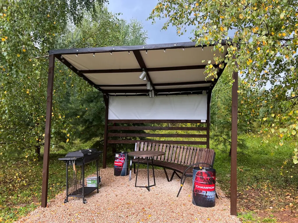 Атмосферный дом в соснах