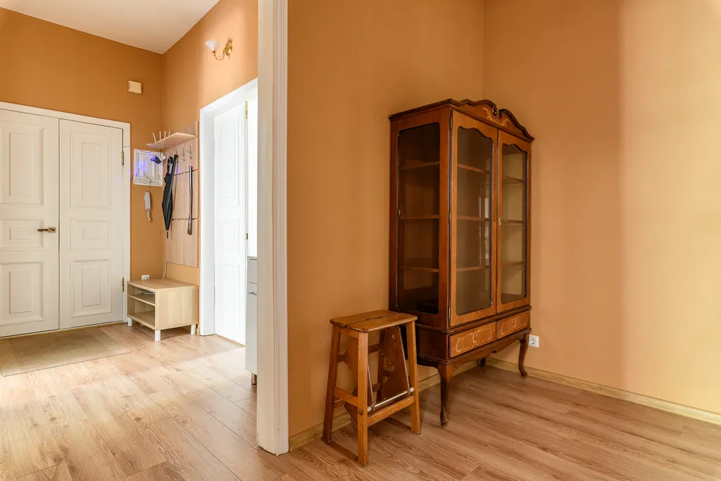 Роскошная квартира с балконом и парковкой рядом с Петропавловкой