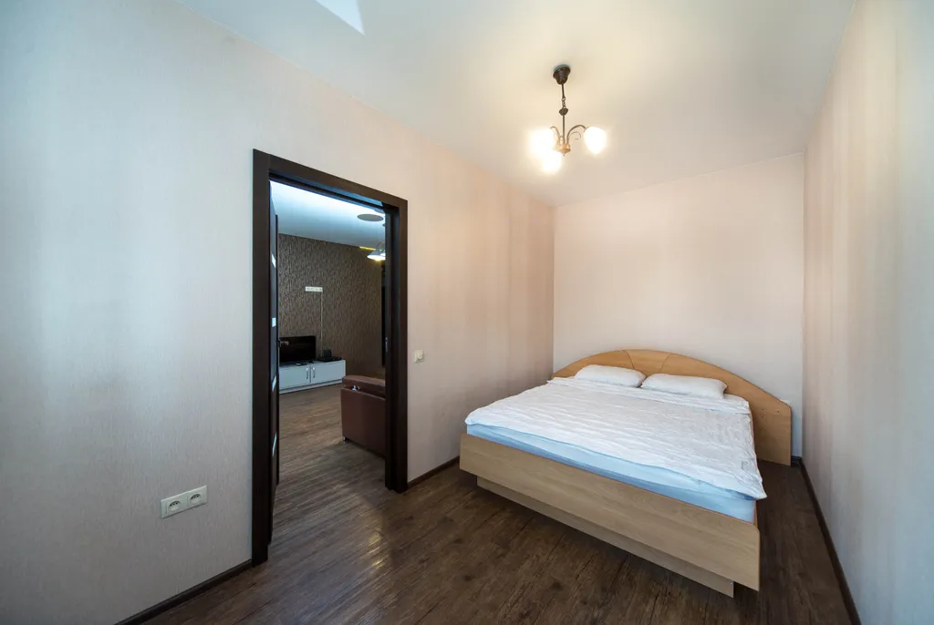 Современная 2-ком на набережной в центре города