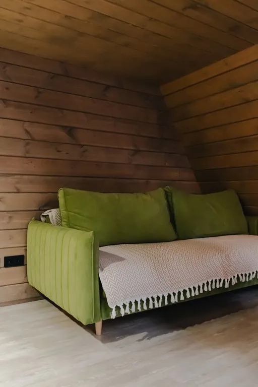 Дом Хвоя Темный