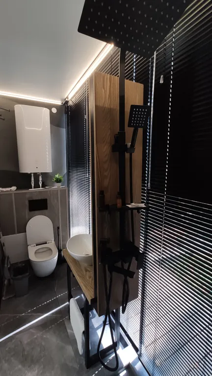 Дом в лесу с панорамным видом