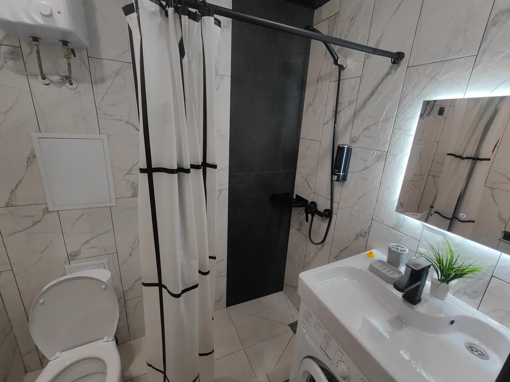 Квартира Уютная студия напротив Парка и Университета в центре Нефтяников — Омск