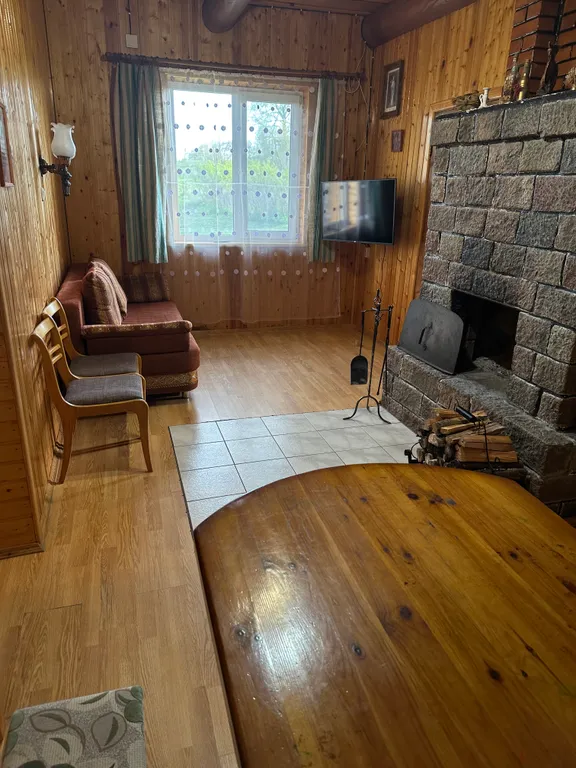 В большом доме 1/2 часть первого этажа