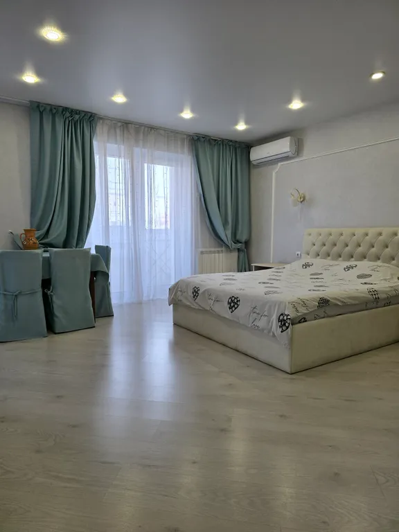 Уютная квартира-студия с джакузи и отличным ремонтом в самом центре — аренда посуточно в Саратов