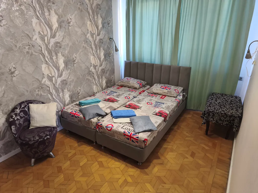 Комната у парка Ривьера