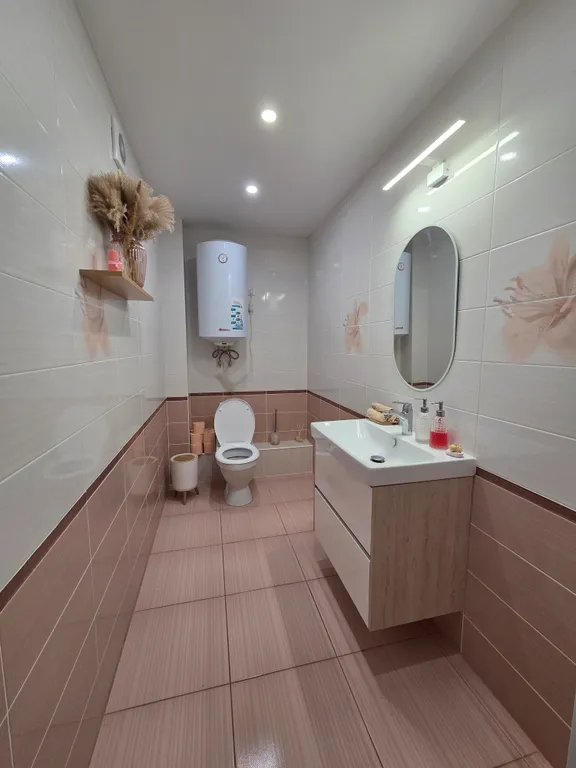 Современная 3-комнатная квартира в центре с дизайнерским ремонтом