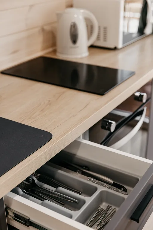 Дом с панорамными окнами и террасой в окружении леса