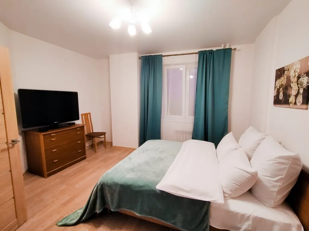 Квартира с панорамным балконом.
Хрустальный 19 этаж "День и Ночь"