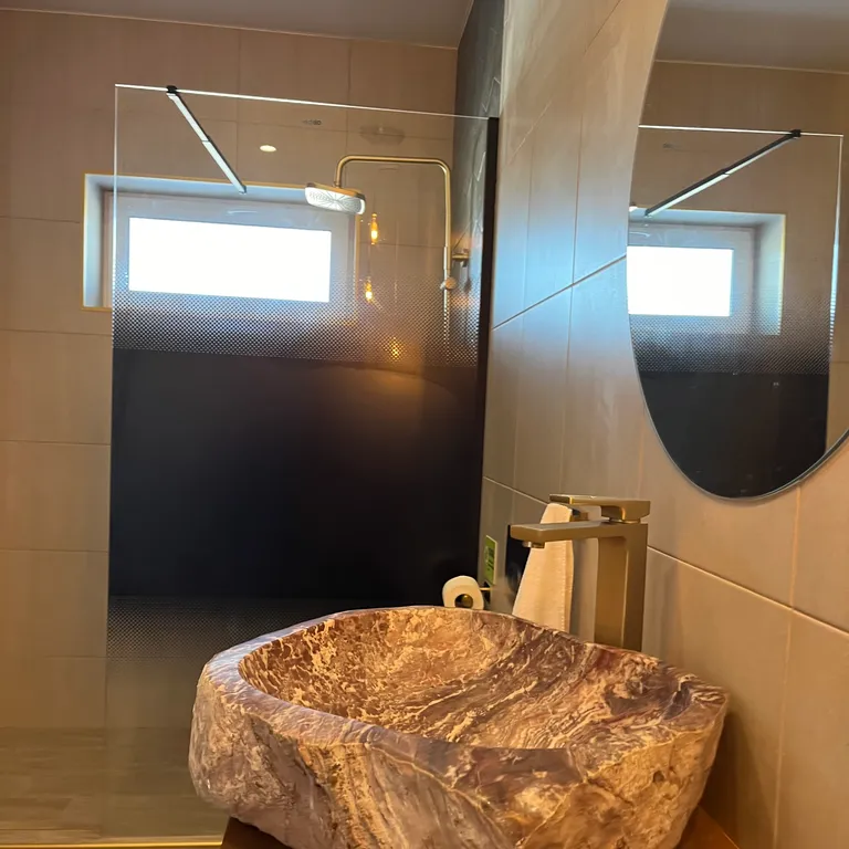 Уютный дом у озера