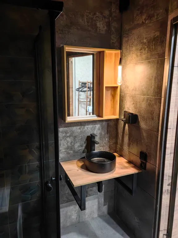 Красивая стильная и очень теплая студия в центре микрорайона выя