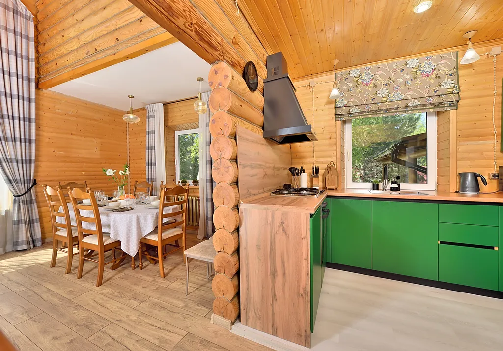 Деревянный большой дом для компаний и семей