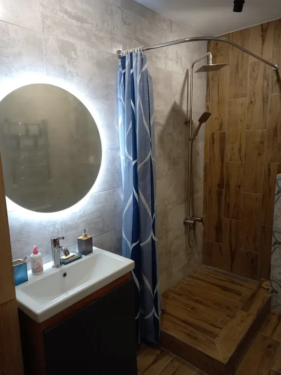 новый благоустроенный дом в тихом месте