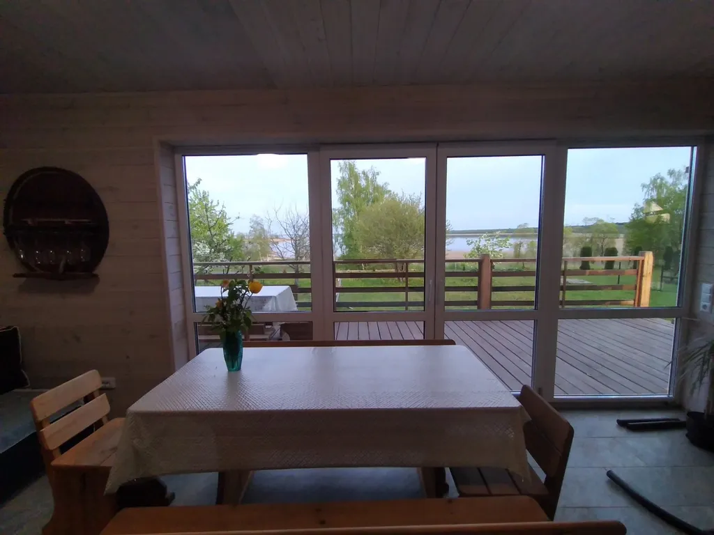 Дом с красивым видом на озеро Дривяты