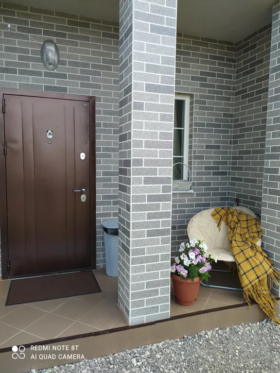 Уютный домик на берегу реки