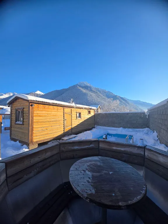 Домик с видом на горы