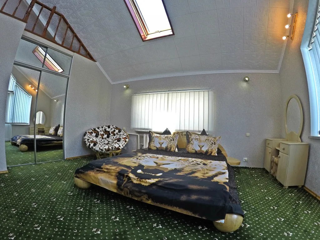 Дом в Ялте с бассейном и сауной