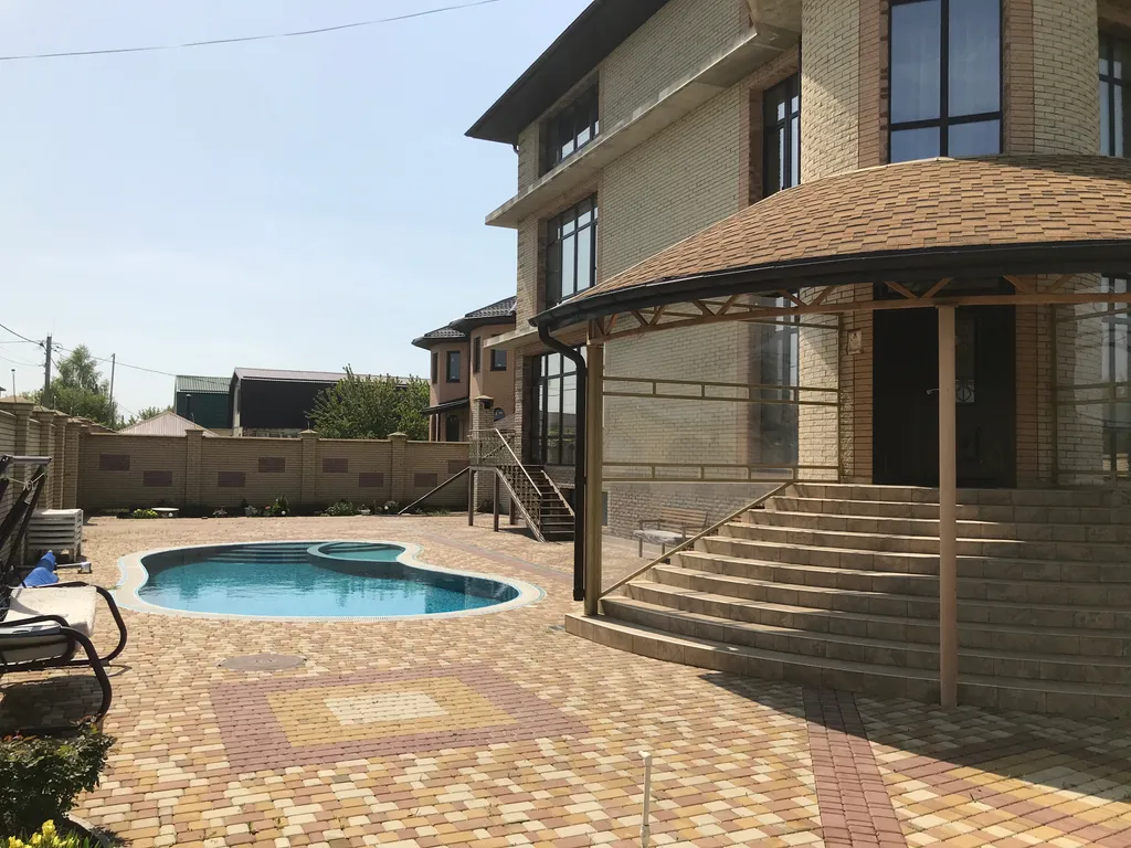 Вилла Казачка с теплым уличным бассейном