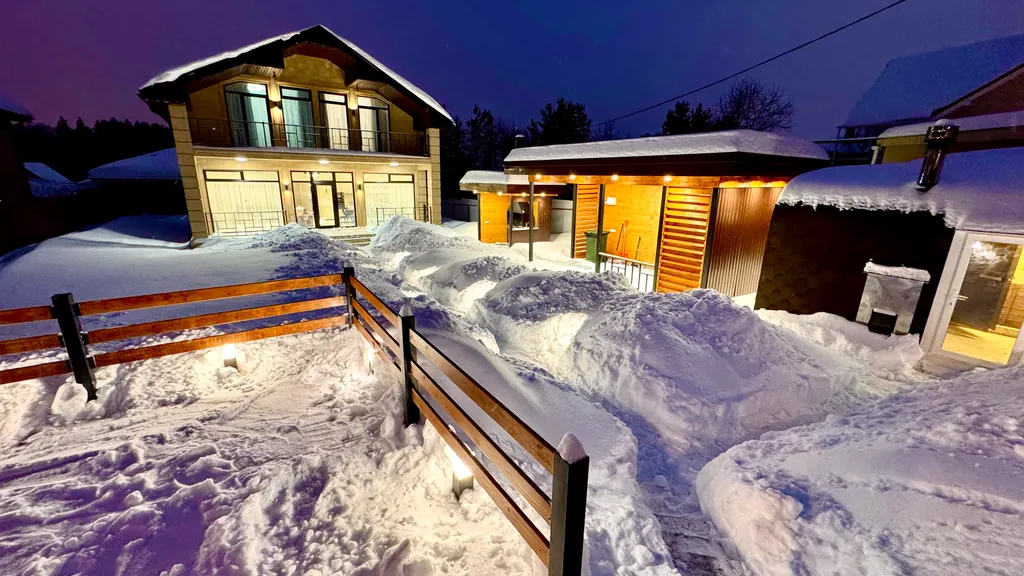 Двухэтажный дом с баней на дровах и мангальной зоной