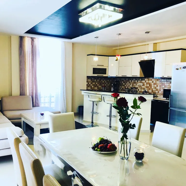 Квартира с видом на море, на берегу моря