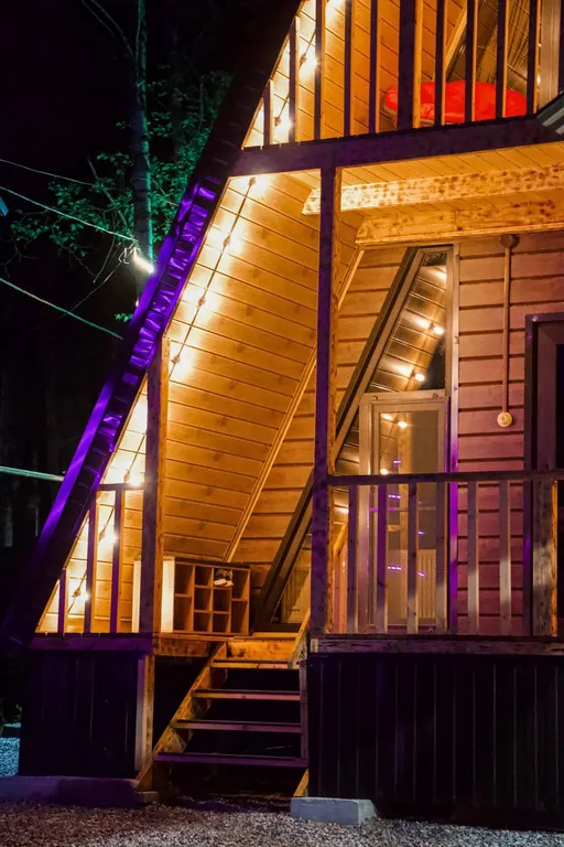 Двухэтажный A-Frame шале посреди заповедного леса вблизи Эльбруса