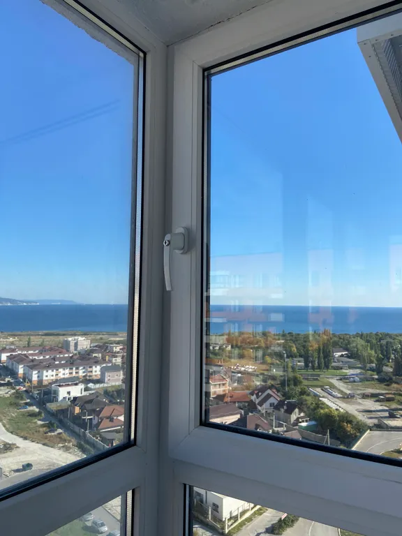 С видом на море, Григорьева