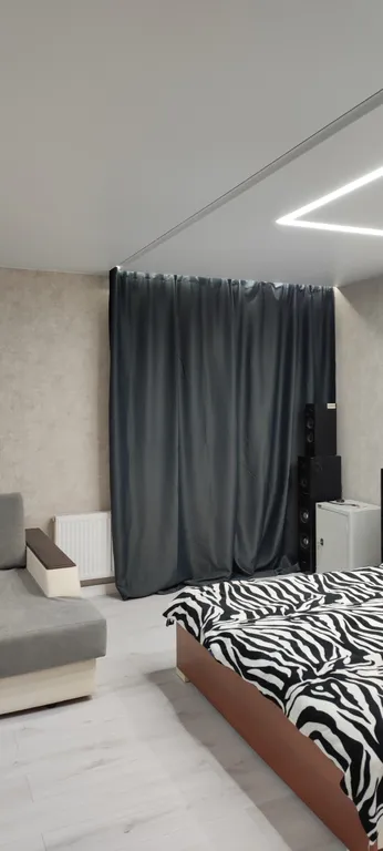 Новая студия с двумя разделенными большими спальными местами