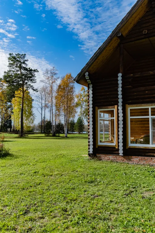 Комфортный дом у реки