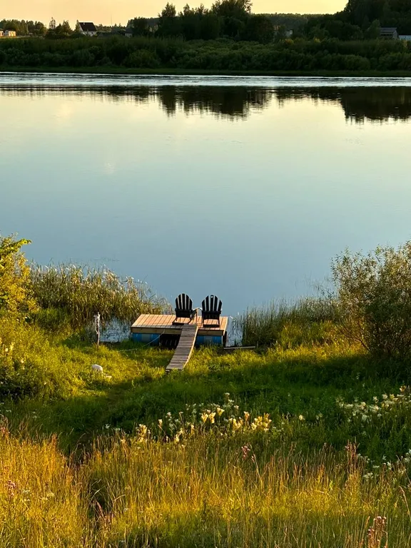 Smaland Ranta house-шале на высоком берегу с видом на реку и закат