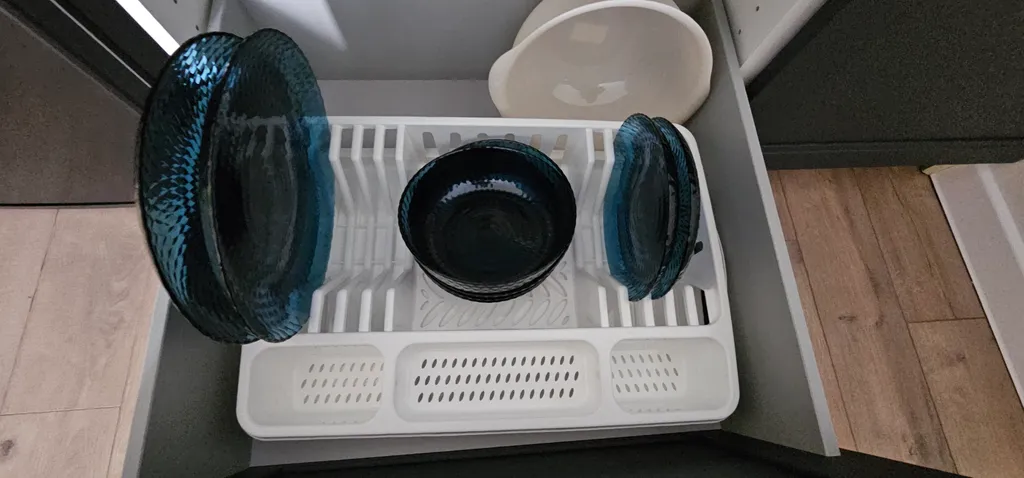 Современная студия с видом на лес