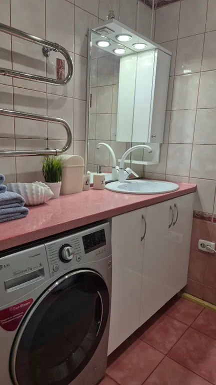 Уютная двухкомнатная квартира с камином на Завелечье