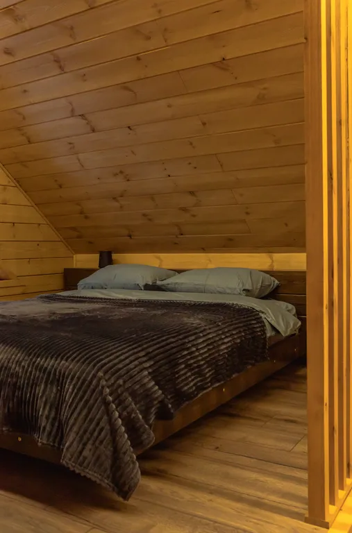 Дом с сауной на берегу реки