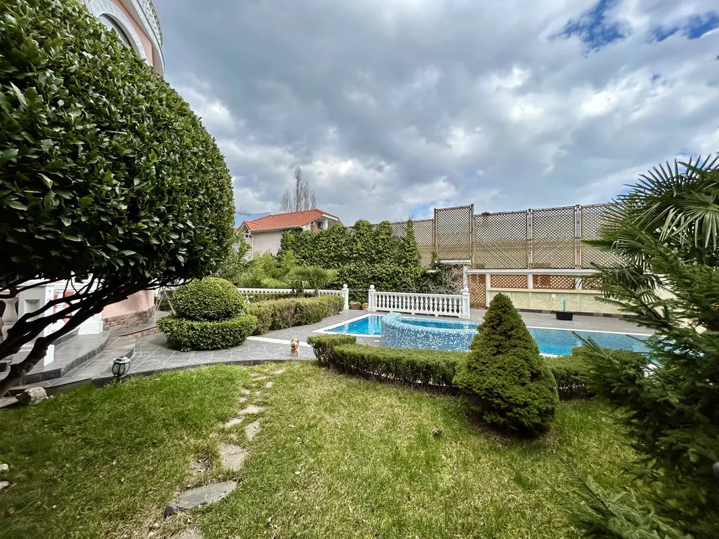 Вилла с бассейном и сауной в центре Ялты