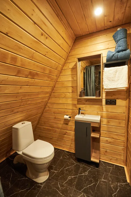 Коттедж A-frame дом рядом с озером — Светлое