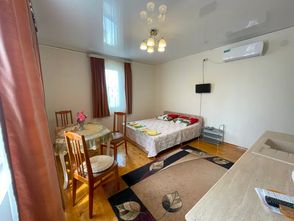 Квартира Комната на втором этаже с кондиционером — аренда посуточно в Сухум