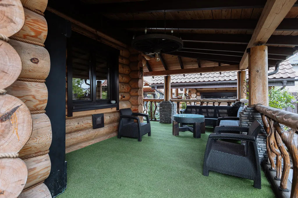 Шикарный дом из сруба с баней и бассейном