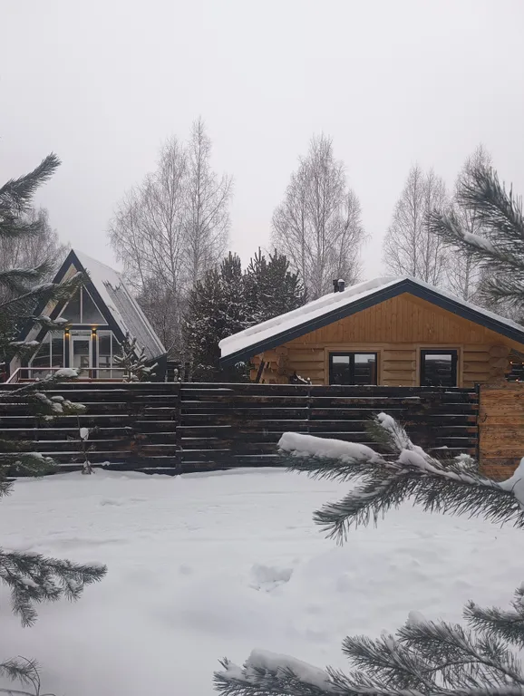 Коттедж А-фрейм в лесу с баней из бревна липы и горячий чан — аренда посуточно в Сыростан