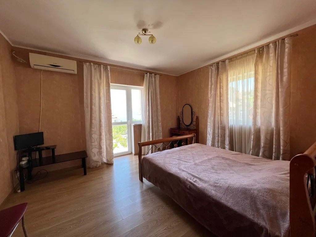 Дом с бассейном и баней