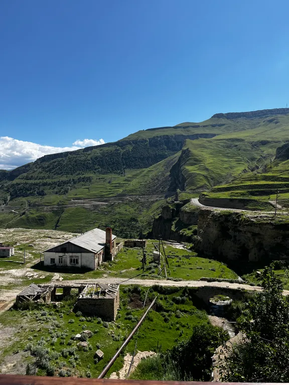 Домик с видом на горы