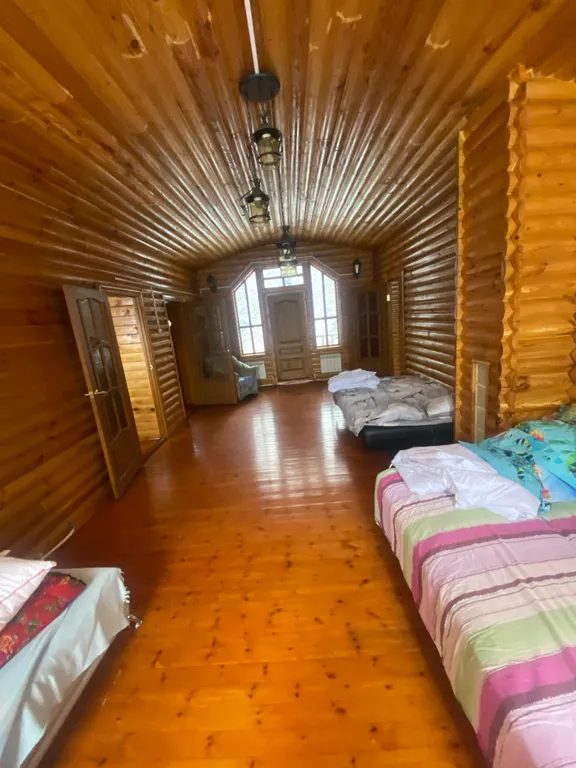 Уютный домик на берегу реки