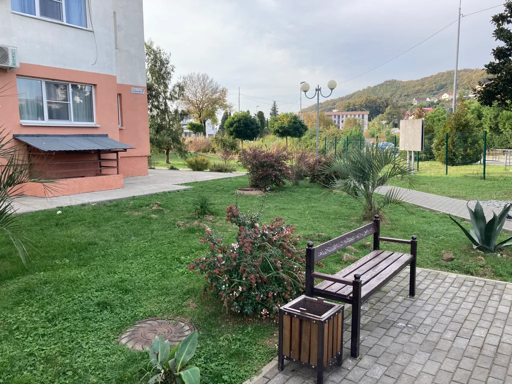 Квартира Светлые просторные апартаменты с уютной спальней — Сириус